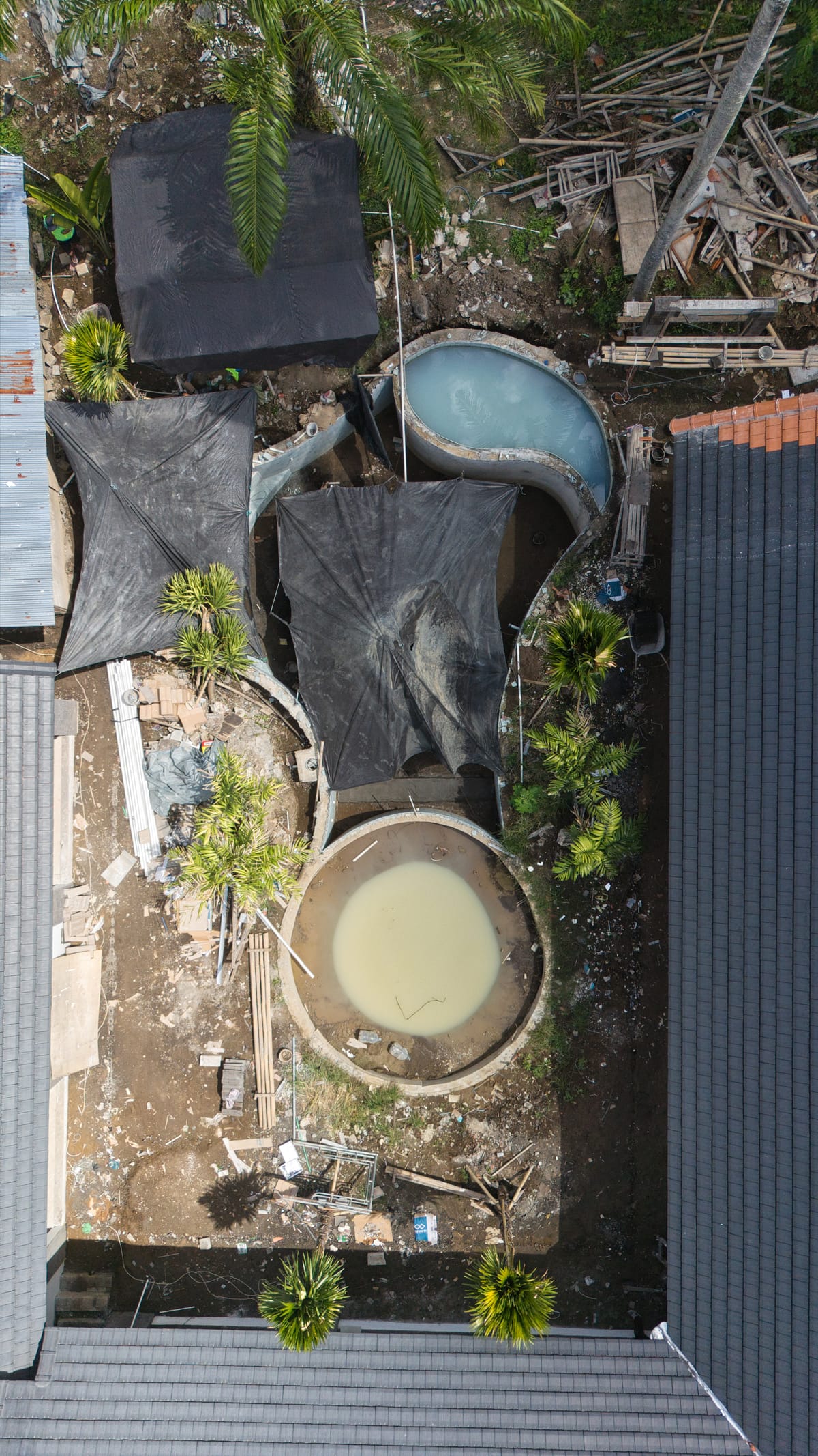 Pool shell under construction by the Tropical Pool team in Bali